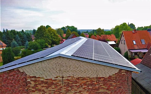 Bild-Solaranlage-Gewerbehalle-146-kWp-in-Letzin