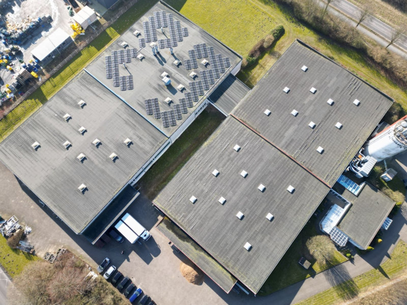 pv-investment-turnkey-luftaufnahme Luftaufnahme Dach für Photovoltaik-Investment-Projekt