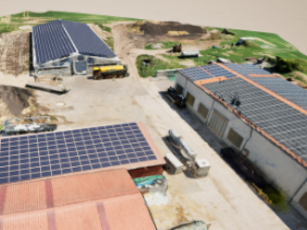 solarinvestment-projekte-aktuell-bad-bibra-luftaufnahme-turnkey-2025 Luftaufnahme für das Solarinvestment in Bad Bibra auf einem Hof und Industriegelände